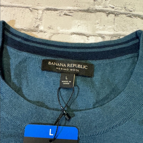 NEW Banana Republic mens L Large blue solid merino wool crewneck sweater NWT - Picture 2 of 5